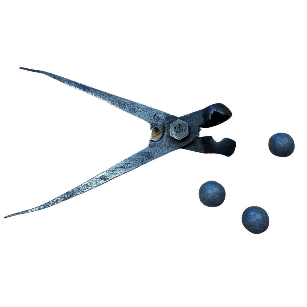 An image of a wrench type item with an open mouth. Next to it are three spheres.